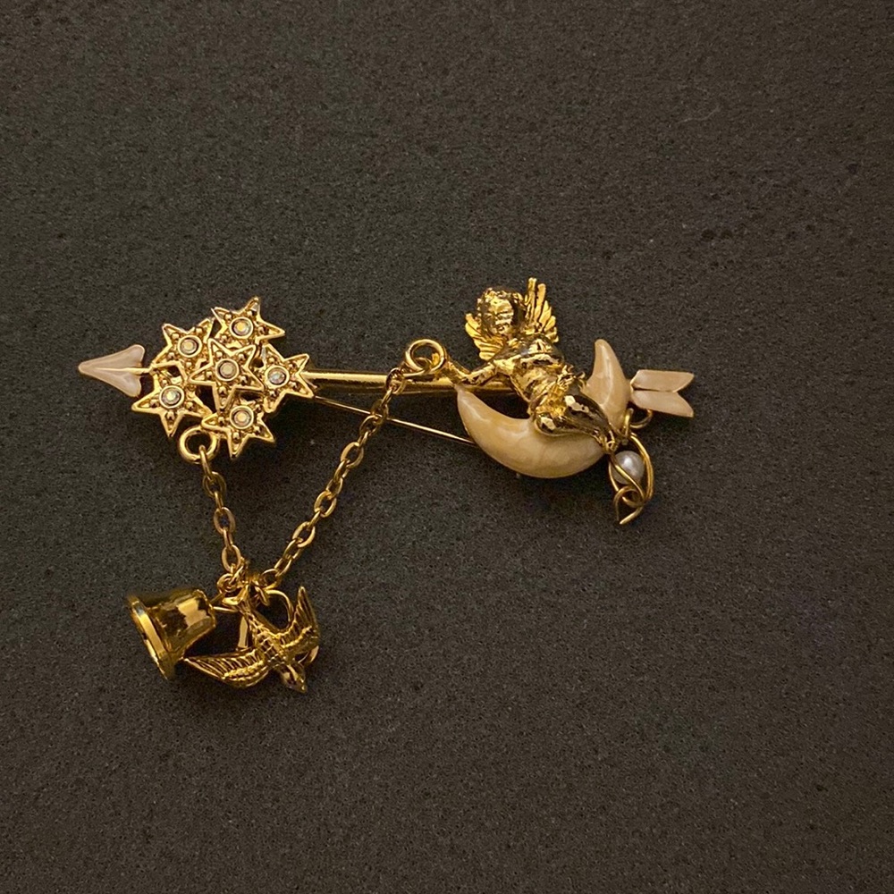 Berebi brooch
